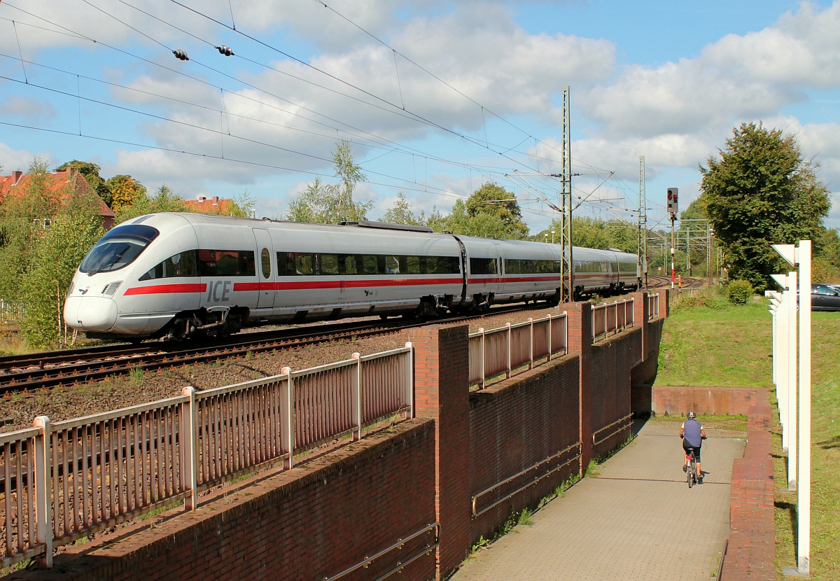 DSB/DB ICE-(T)D 0605 016/101/216/516 Tz5516 als ICE 381 nach Berlin/Ostbahnhof bei der Einfahrt in Schleswig. 02.09.2014