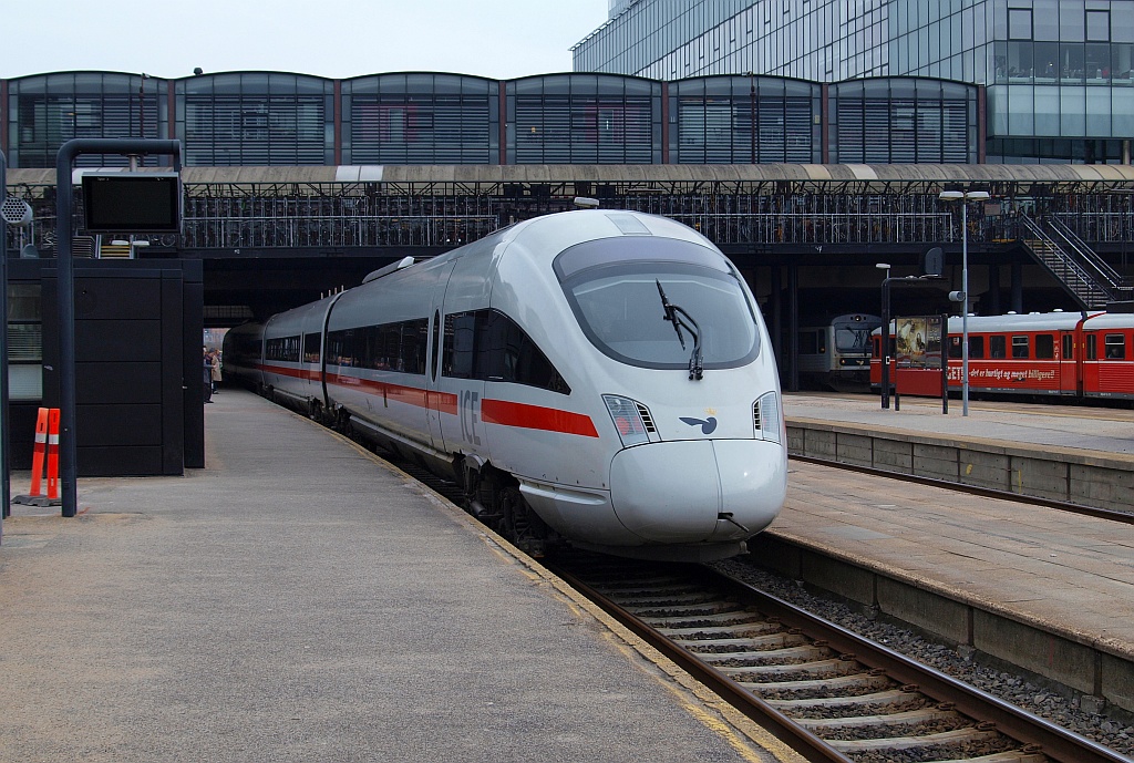 DSB/DB ICE-TD 605 011 bei der Einfahrt in den Bahnhof Aarhus am 30.03.2010