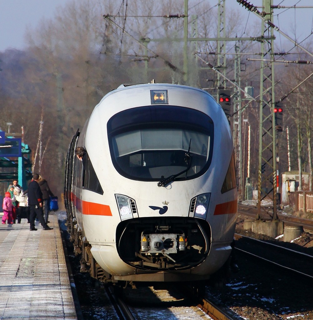 DSB/DB ICE-(T)D Tz 5510  Wehrheim(Taunus)  sollte um 10.45h fahren und um 12.30h kam er dann...Grund war ein PU bei Flensburg. Schleswig 26.01.2014 (03100)