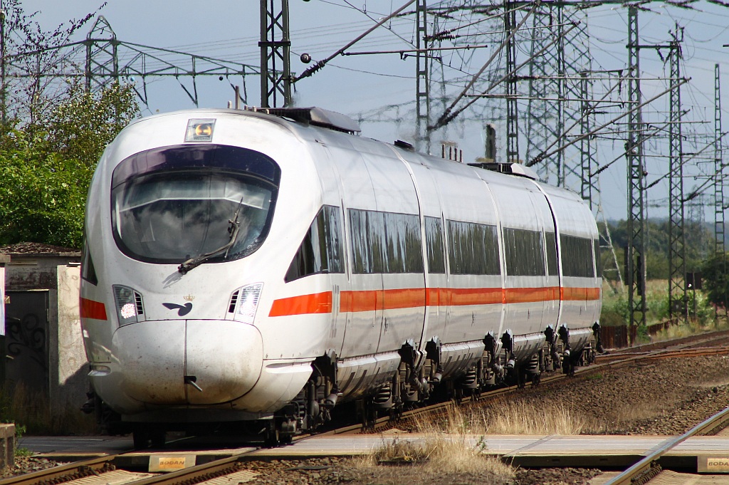 DSB/DB ICE(T)-D 605 019/119/219/519 als ICE 386 nach Aarhus rauscht hier durch Jübek bei Schleswig. 14.08.2013