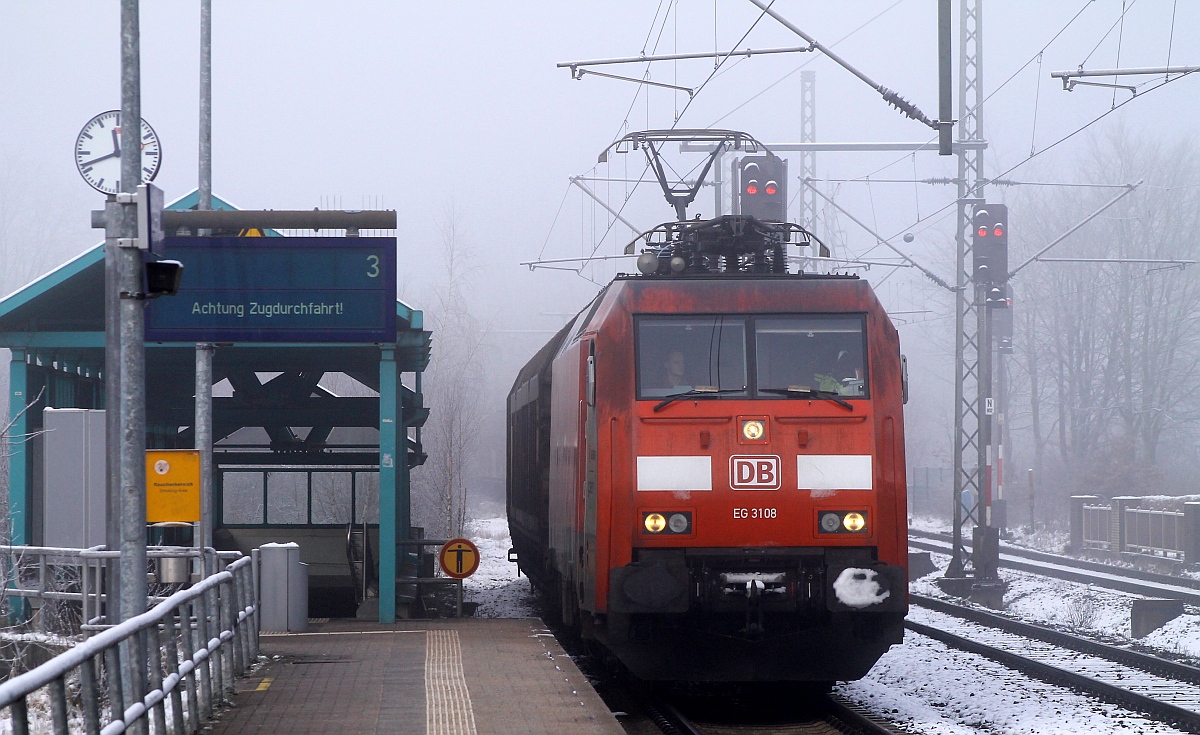 DSB/RSC EG 3108 rumpelt hier mit ihrem Gz 44733 über Gleis 3 durch Schleswig, Grund hierfür war eine Signalstörung. 20.01.2015