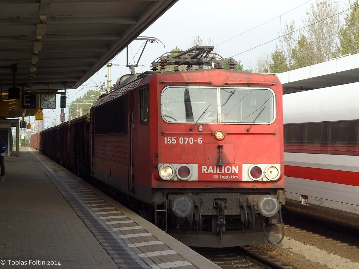 Durchfahrt von 155-070 in Braunschweig Hbf auf Gleis 6.
Aufgenommen im September 2014.