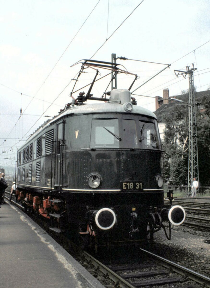 E 18 31 in Hildesheim im Mai 1990.