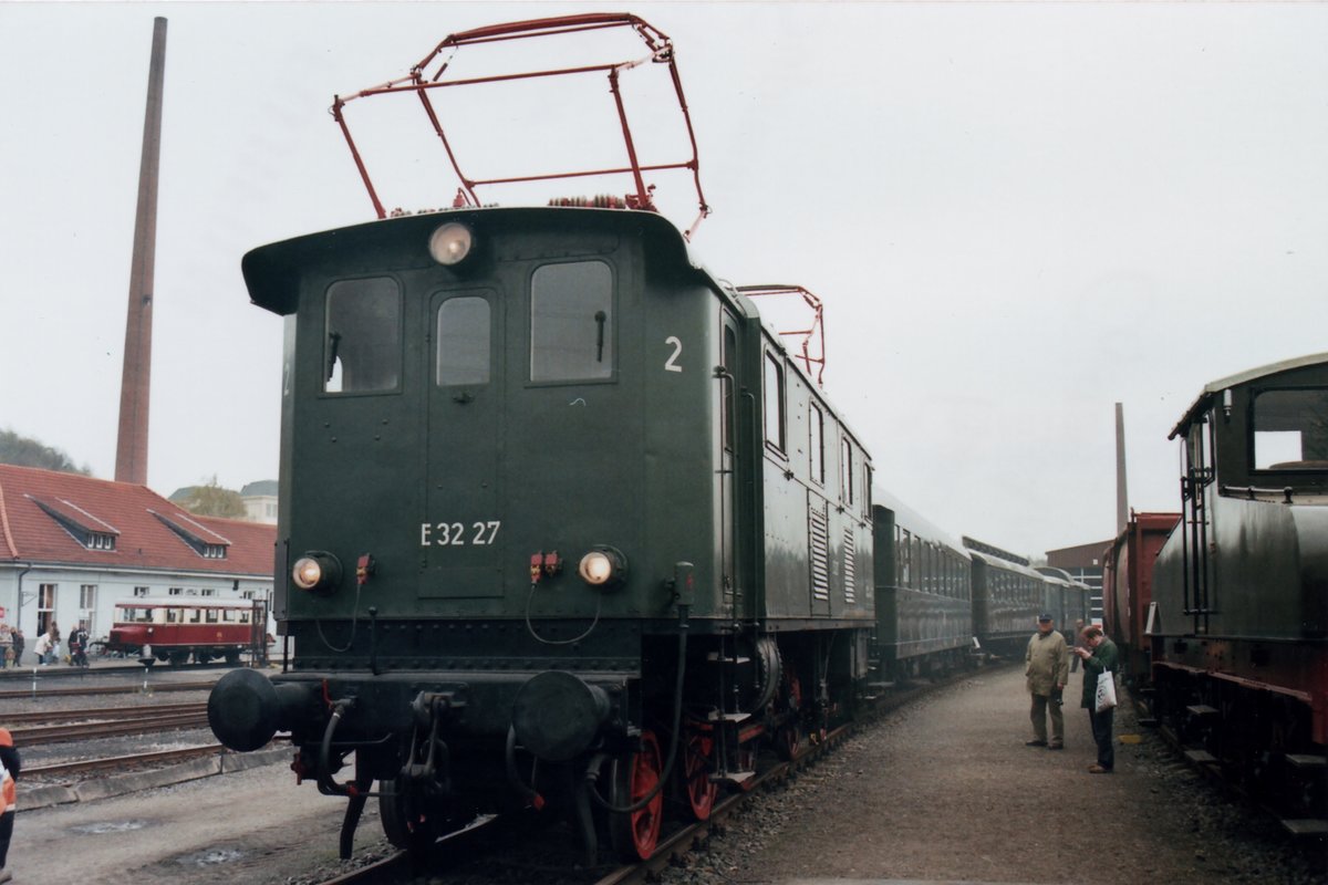 E 32-27 steht am 17 April 2009 in Bochum-Dahlhausen.