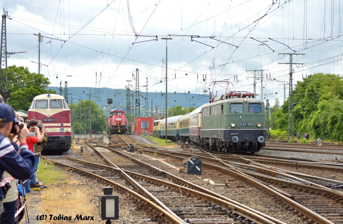 E 40 128 bei der Ankunft mit dem Zubringerzug aus Frankfurt.a.M am 13.06.2015 beim Sommerfest in Koblenz. 118 005 ruhte sich noch etwas aus.