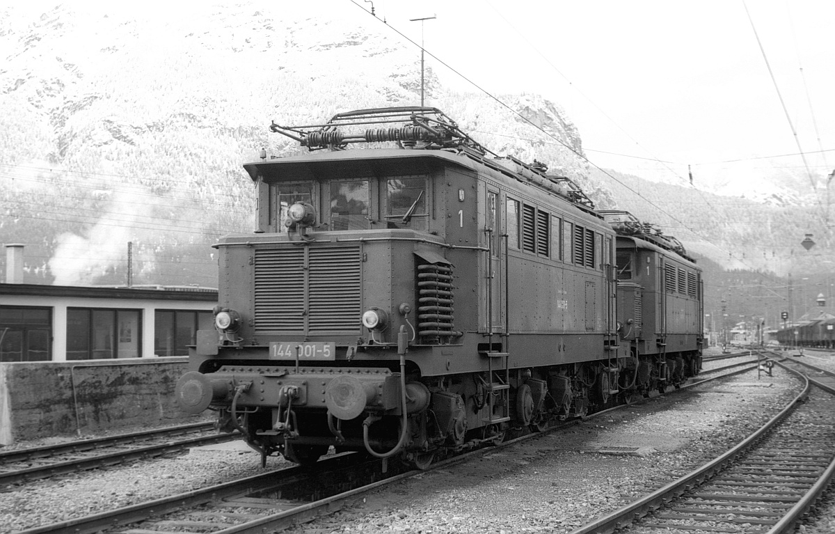 E 44 001/ 144 001-5 Bw Garmisch-Partenkirchen 28.12.1977 (Scan)