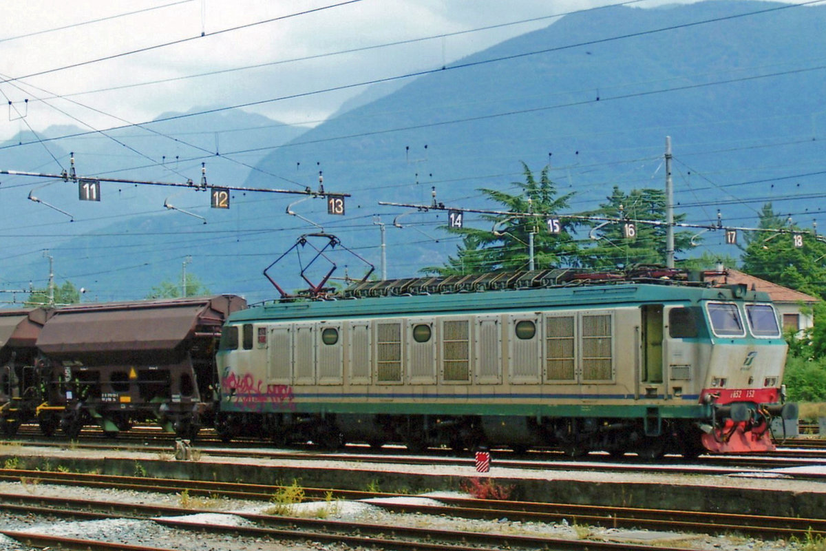 E 652 152 steht am 18 Mai 2008 in Domodossola.