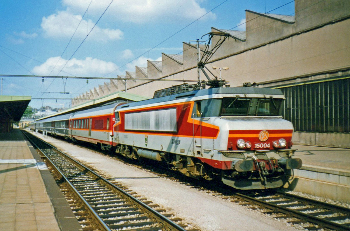 EC VICTOR HUGO nach Paris est steht am 24 Juli 1998 in Luxembourg mit 15004 an der Spitze.