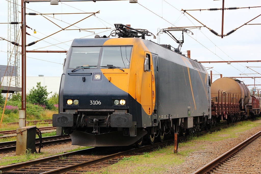 EG 3106(91 86 0103 106-8)im Portrait aufgenommen im Grenzbahnhof Padborg/DK. 21.07.2012