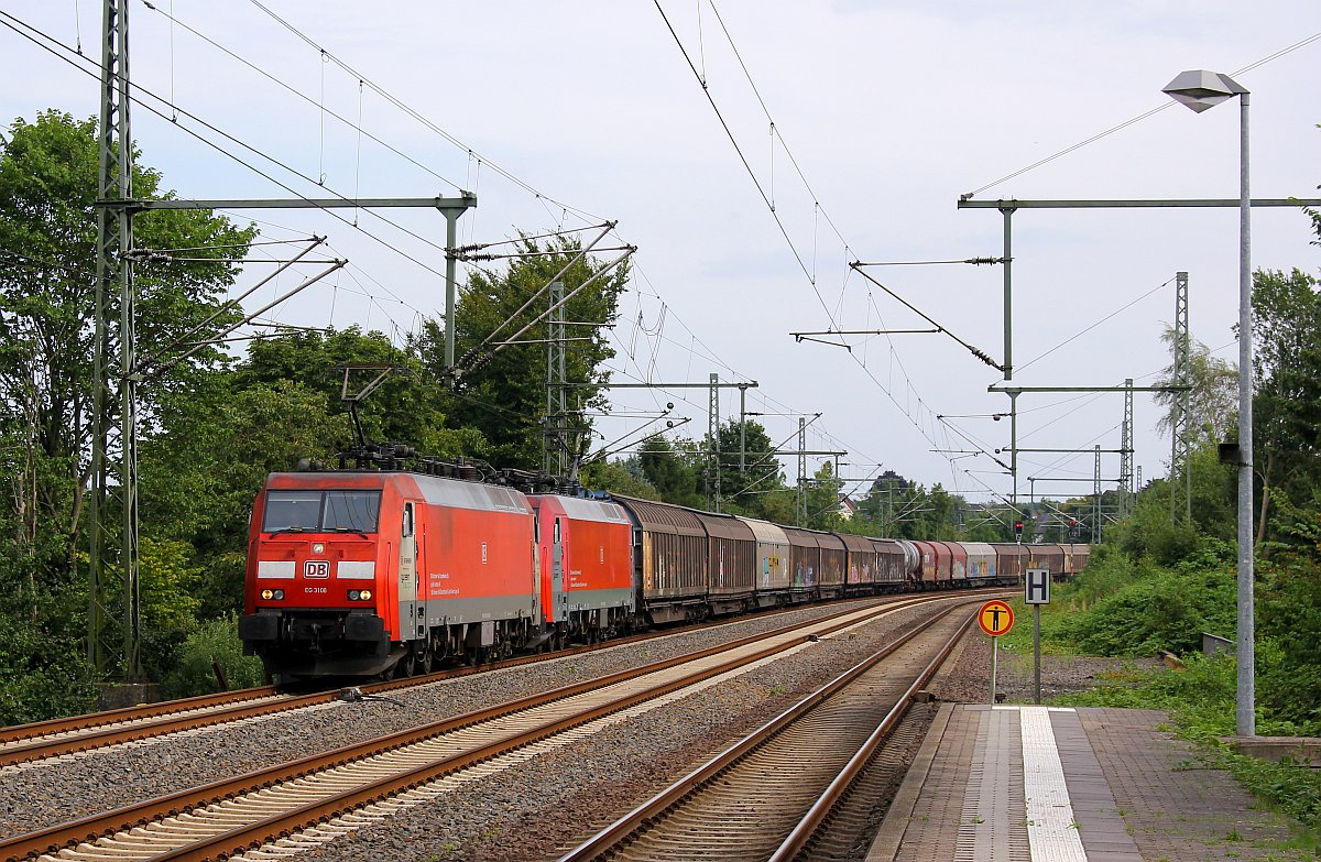 EG 3108 und 3103 mit einem Mischer auf dem Weg nach Dänemark. Schleswig 15.08.17