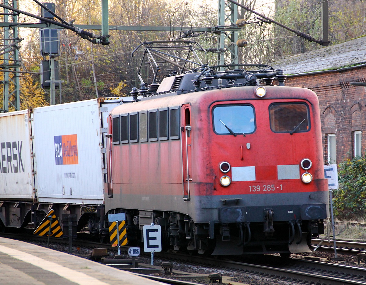 EGP 139 285-1(E40.11) durchfährt hier den Bhf HH-Harburg. 30.11.2013