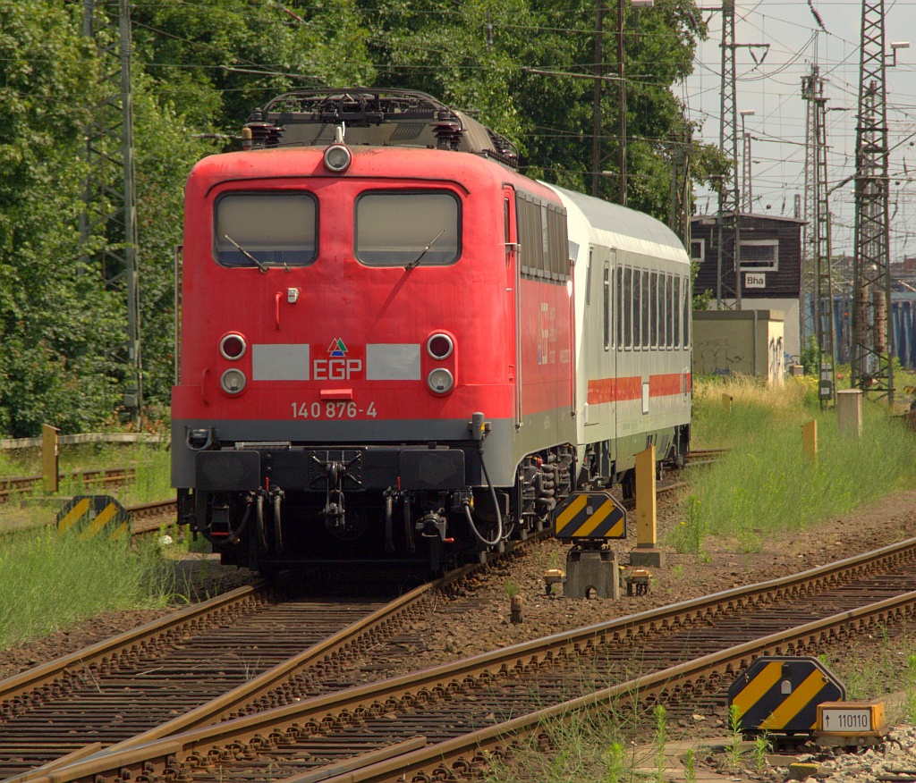 EGP 140 876-4 wurde bei dem defekten Steuerwagen der am Morgen vom IC 2025 abgenommen wurde abgestellt, Bremen Hbf, 30.06.12