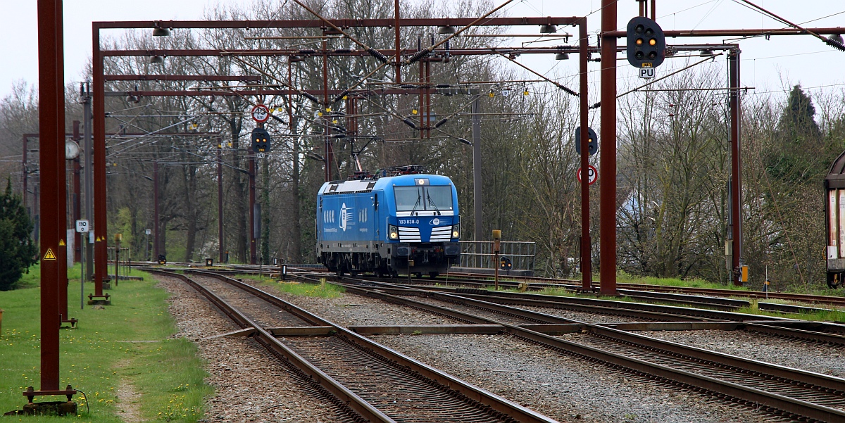 EGP 193 838-0 auf dem Weg zum Zementzug der kurz vorher von der VIK MX 1029 gebracht wurde. Pattburg/DK 23.04.2023