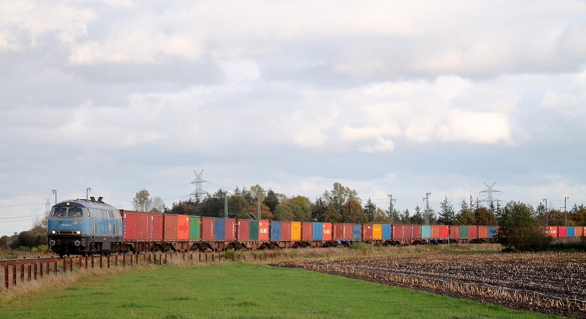 EGP 225 002-5 mit Rübenzug Bü Jyderupweg Jübek 28.10.2020 II