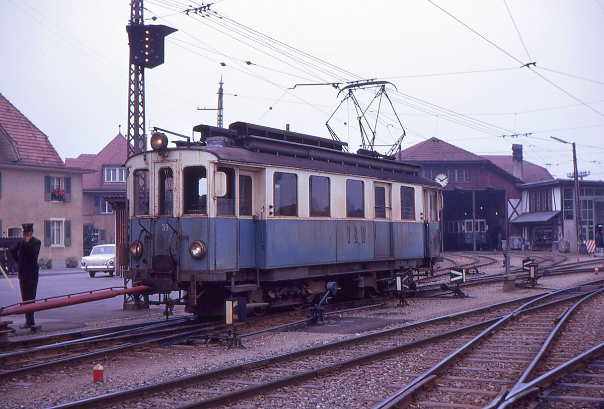Ehemalige Vereinigte Bern-Worb-Bahnen VBW, Bern Kornhausplatz - Bolligen - Worb-Linie: Der fast nur für Güterzüge verwendete Triebwagen 39 in Worb, 24.September 1969  