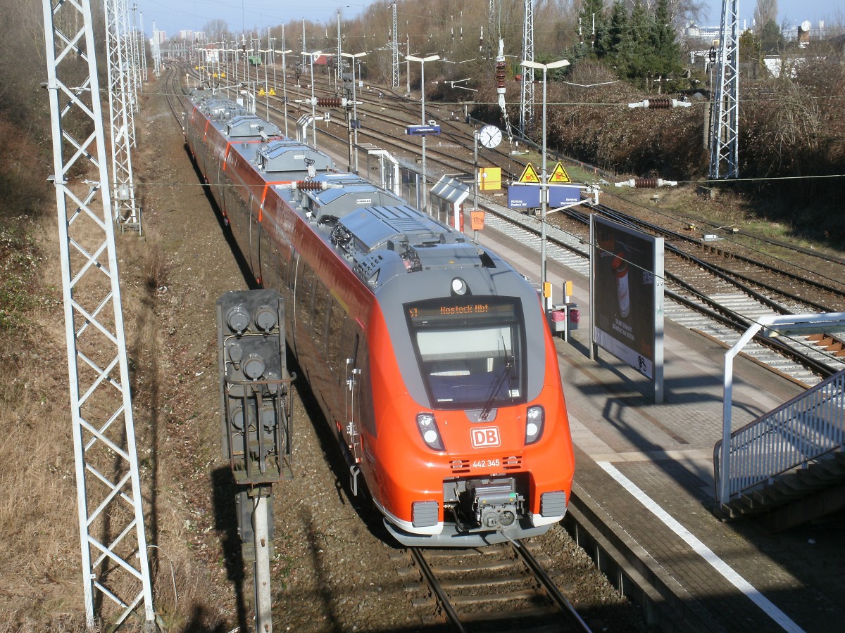 Eigentlich bin ich kein Fan von dem Hamsterbacken,als ich am 23.Februar 2014 auf dem Weg zum Flohmarkt war und am Bahnhof Bramow vorbei kam,mu�te ich doch auf den Ausl�ser dr�cken um den 442 345 zufotografieren.