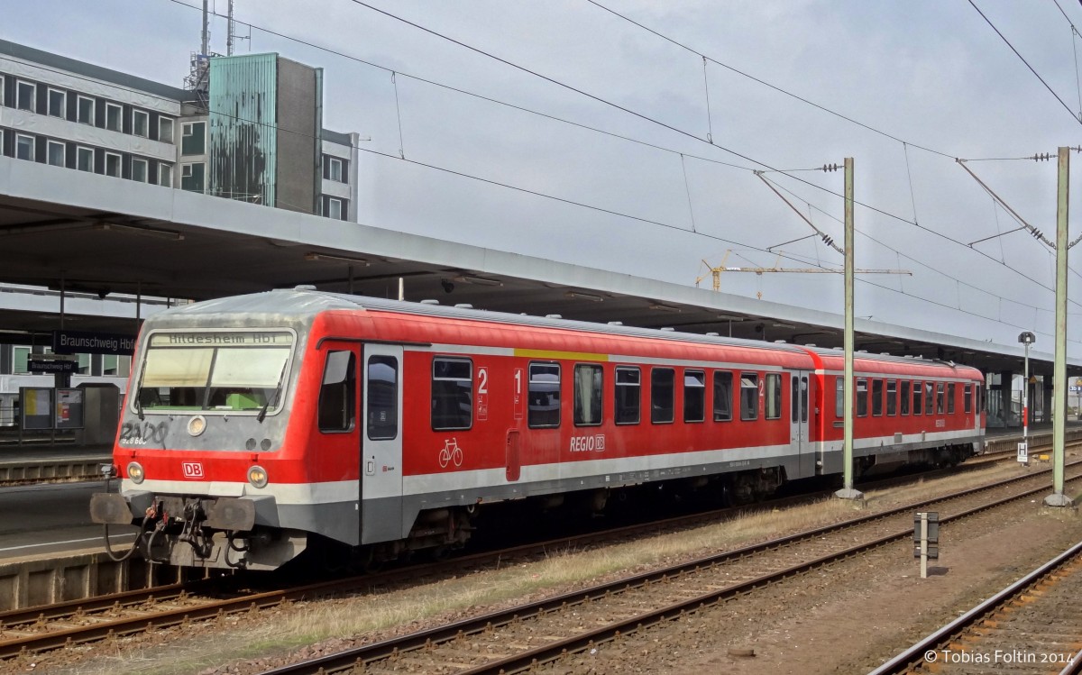 Ein 628er steht als RB nach Hildesheim Hbf in Braunschweig Hbf bereit.
Aufgenommen im September 2014.