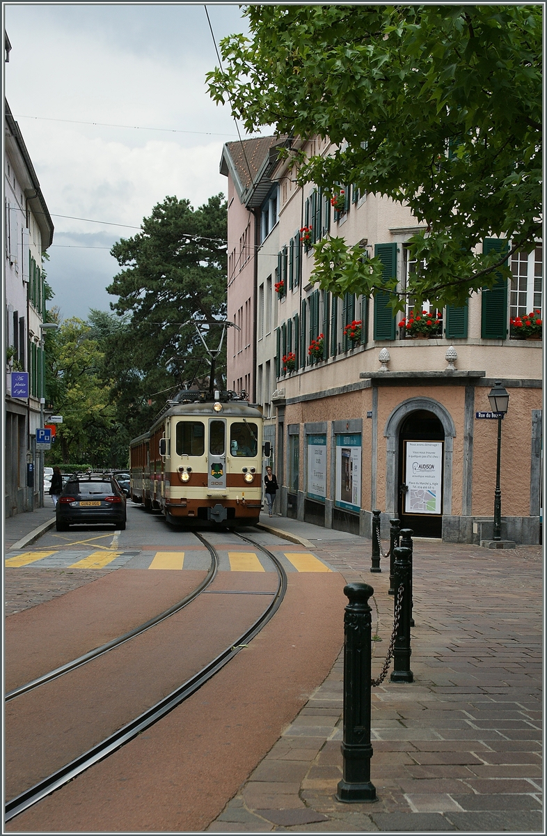 Ein A-L Regionalzug in den engen Strassen von Aigle.
27. Aug. 2013