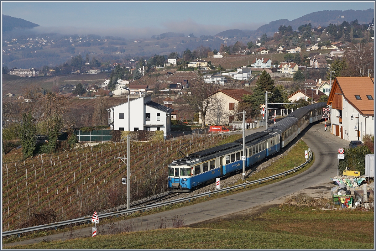 Ein ABDe 8/8 mit seinem Regionalzug bei Planchamp.
28. Dez. 2016