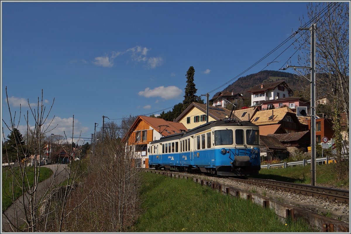 Ein ABDe 8/8 im Regionalzugeinsatz Montreux - Fontanivent bei Les Planches. 
13. April 2015
