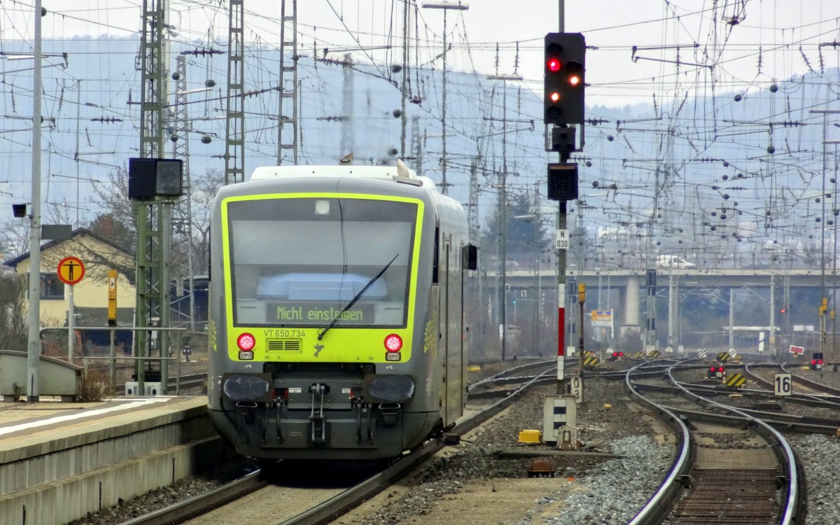 Ein Agilis Triebwagen fährt in die Abstellanlage in Bamberg.
Aufgenommen im Februar 2014.
