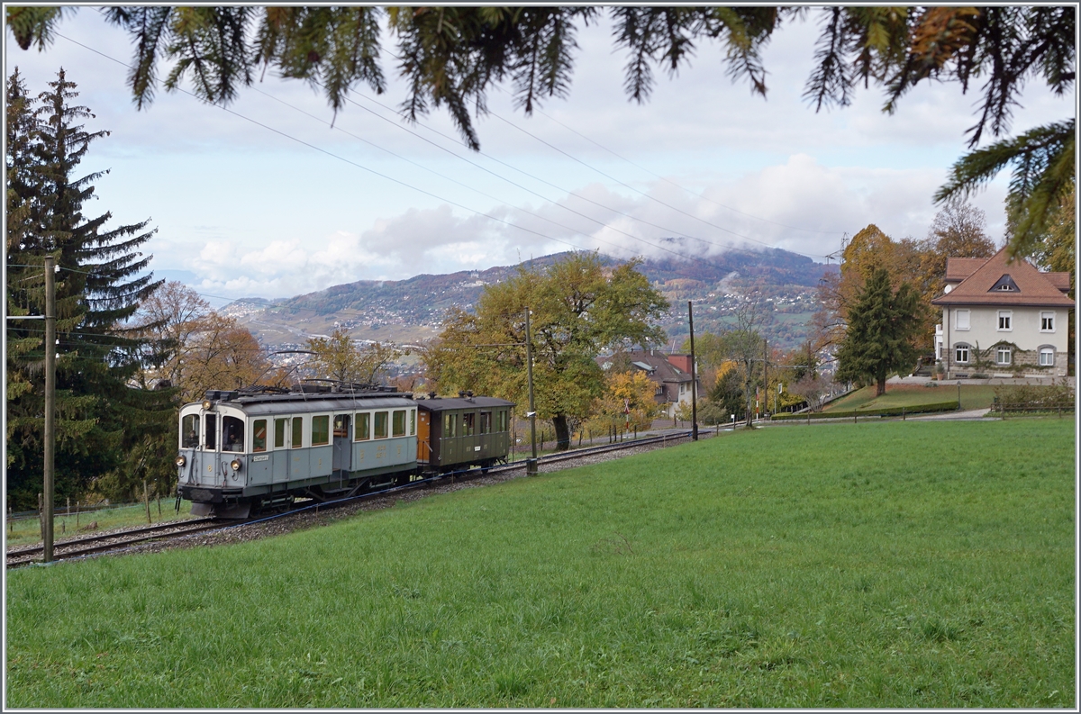 Ein Blonay-Chamby Museumsbahnzug von Blonay nach Chamby unterwegs bei Chaulin. 

24. Okt. 2020