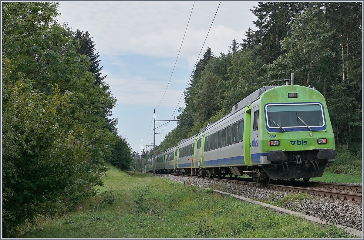 Ein BLS EW III RE bei Les Geneveys sur Coffrane ist auf dem Weg nach Bern. 

3. Sept. 2020