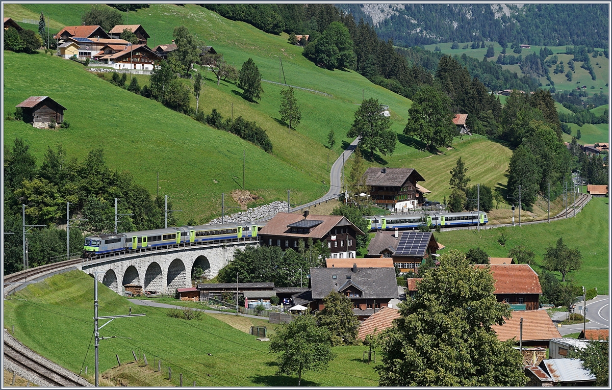 Ein BLS GoldenPass RE mit den dafür gut passenden EW III Wagen im Simmental bei Garstatt. 

11. August 2020