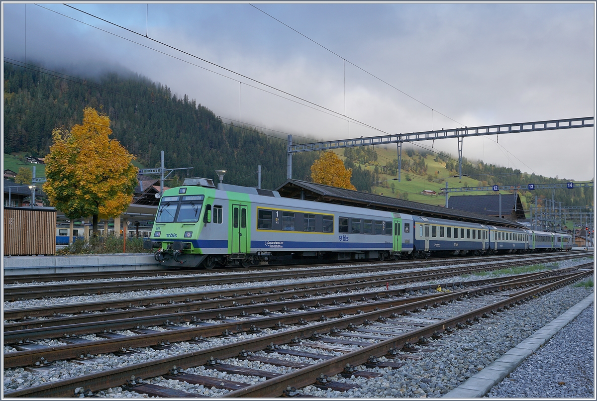 Ein BLS Pendelzug mit den letzten zwei noch verblieben BLS EW II in Zweisimmen. 

22. Okt. 2019