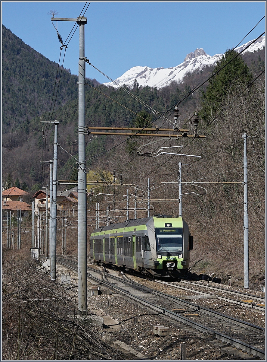 Ein BLS RABe 535 als RE von Bern nach Domodossola kurz nach Varzo, ab Juli soll das Angebot deutlich ausgebaut werden.
11. März 2017