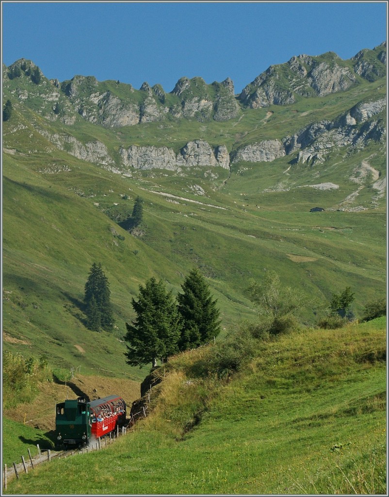 Ein BRB Dampfzug bei Planalp auf der Fahrt Richtung Gipfel.
30.08.20132