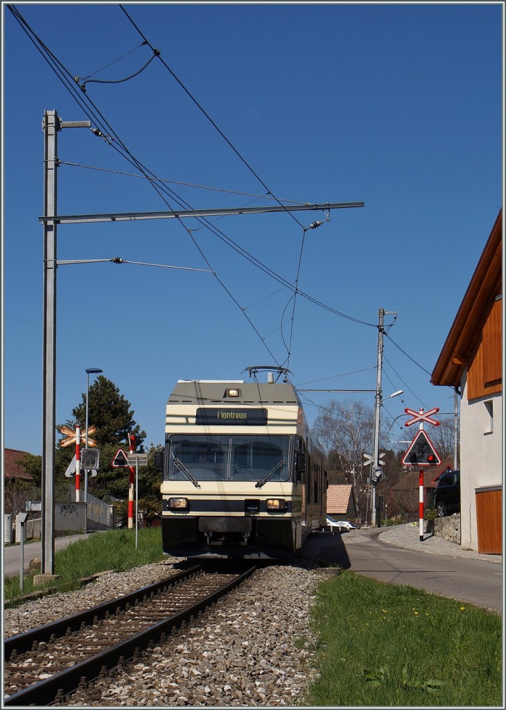 Ein CEV GTW 2/6 bei Les Planches auf der Fahrt nach Montreux.
6. April 2015