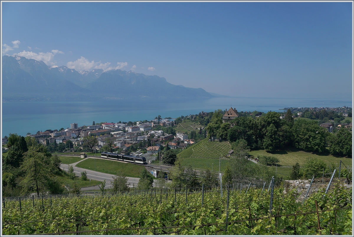 Ein CEV MVR ABeh 2/6 verlässt die Haltestelle Châtelard VD. 

18. Mai 2020