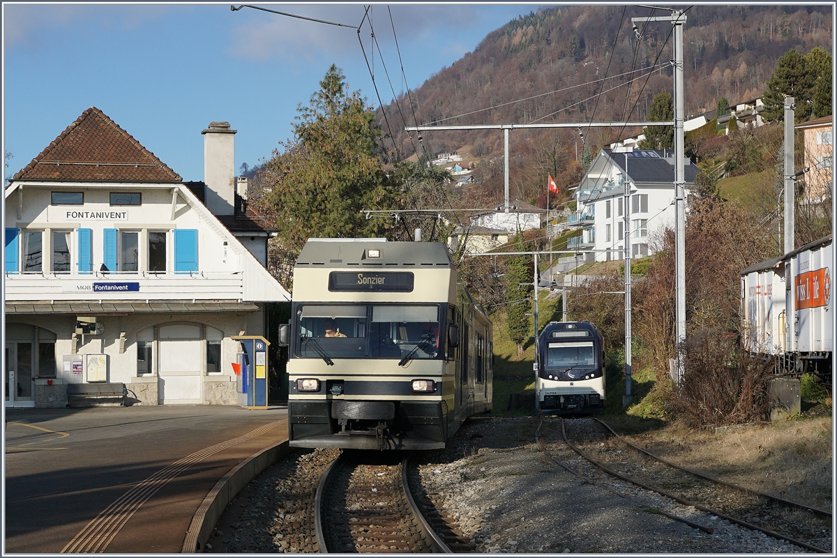 Ein CEV MVR GTW Be 2/6 unterwegs nach Soncier und ein abgestellter  Alpina ABe 4/4 / Be 4/4 in Fontanivent.
27. Dez. 2016