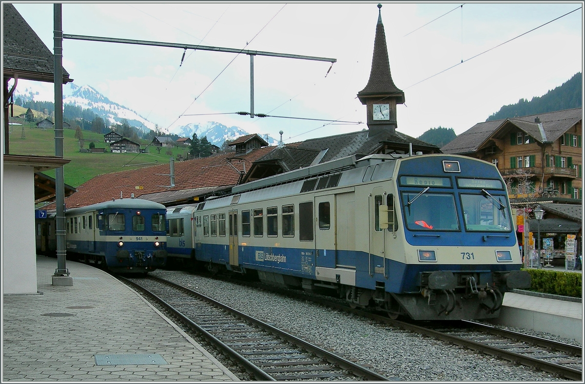 Ein damals noch BLS-blauer RBDe 565 wartet mit einem Regionalzug nach Spiez in Zweisimmen auf die Abfahrt.

23. April 2006