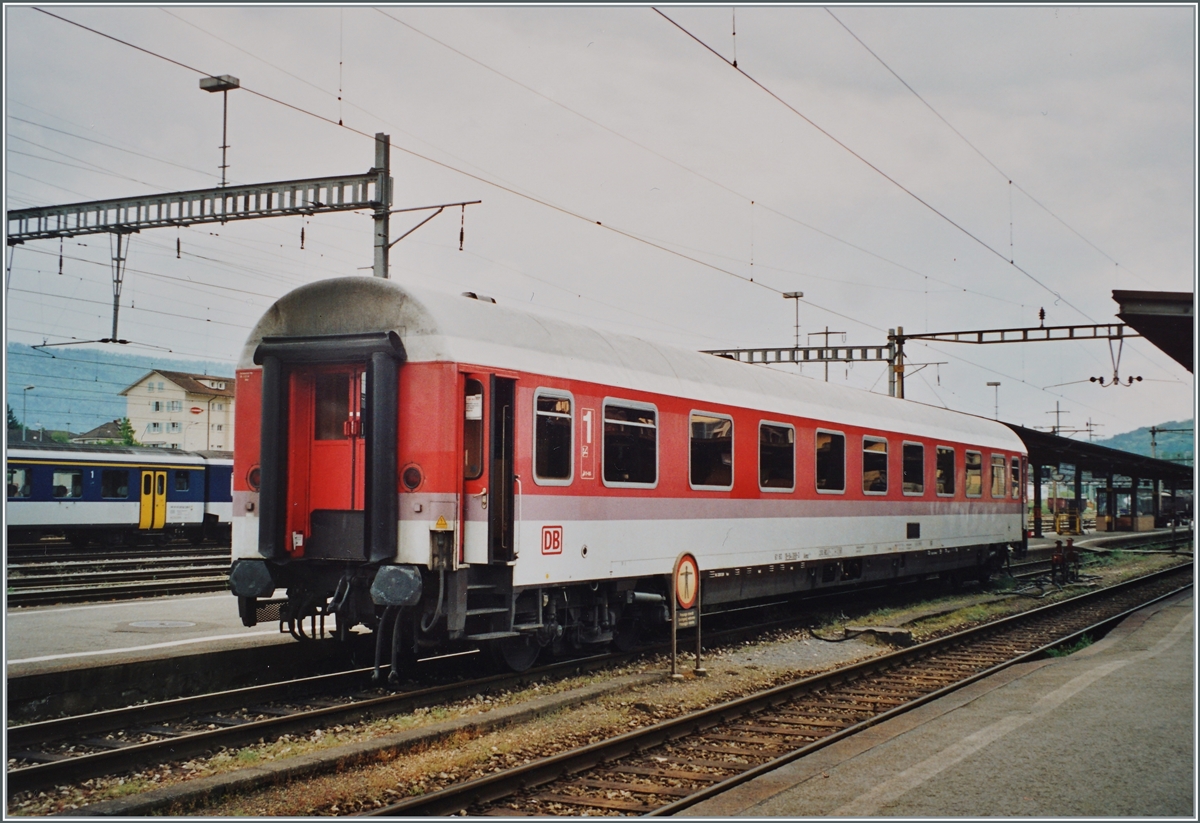 Ein DB 1. Klassewagen des EC Mont Blanc von Dortmund blieb jeweils in Delémont zurück und kehrte mit dem Gegenzug zurück, während die Stammkomposition wenig effizient erst am anderen Tag ihre Rückfahrt antrat, und so reichlich Grund bot, die Verbindung zum Fahrplanwechsel am 10. Juni 2001 ersatzlos zu streichen. 

Analogbild vom Frühjahr 2001