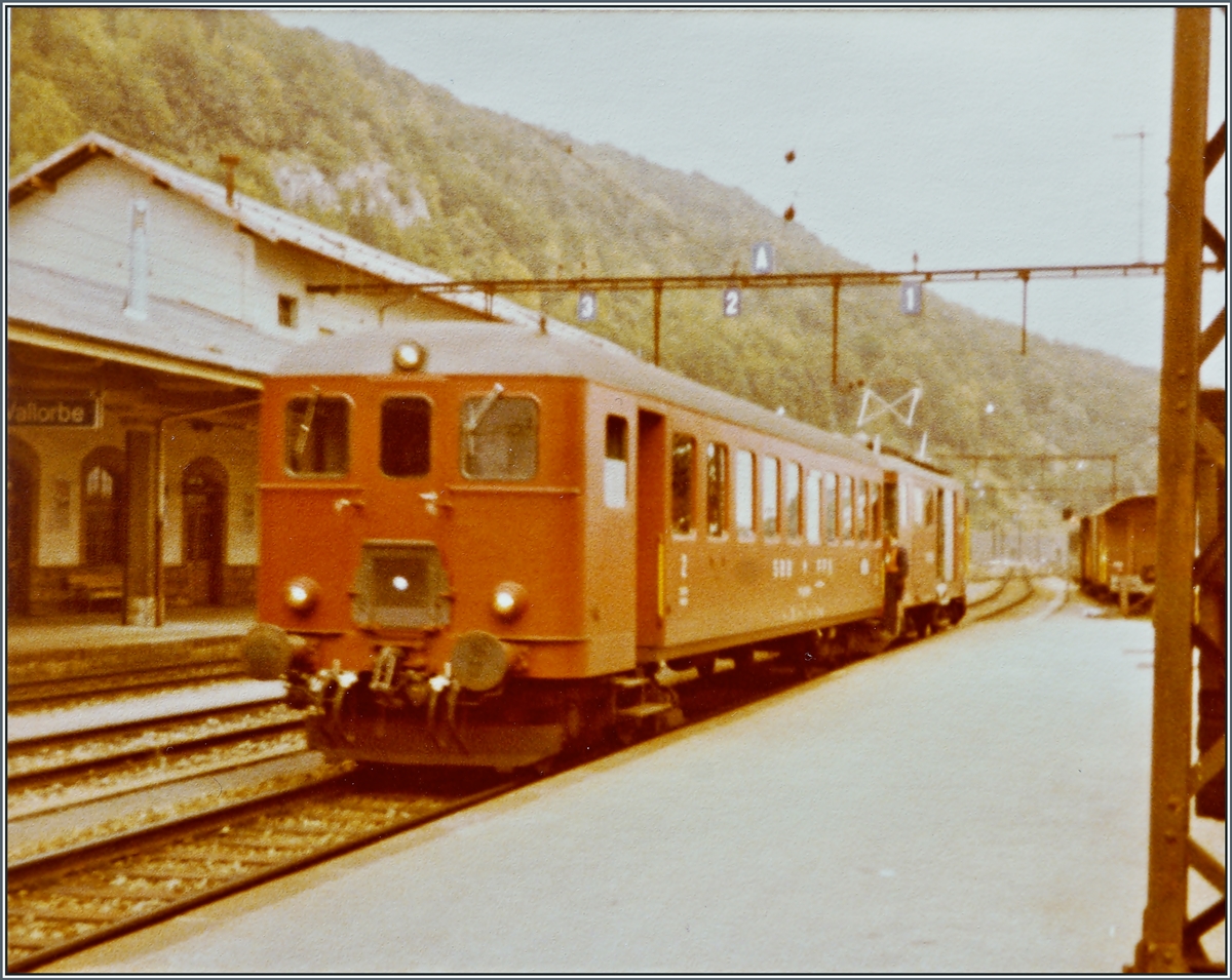 Ein De 4/4 - Bt Pendelzug, welcher die Strecke nach Le Brassus bedient, steht im Bahnhof von Vallorbe. 

2. Okt. 1982