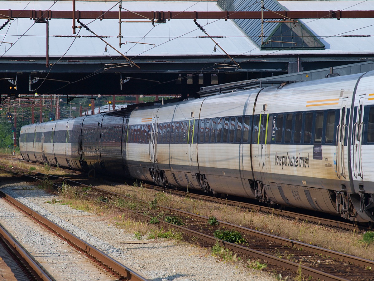 Ein ER/IR4 Triebzug gekoppelt mit 3 MF/MFB IC 3 Garnituren, insgesammt also 13 Wagen kam am 23.06.2010 aus Kopenhagen als Wochenendexpress nach Fredericia gefahren. Eine weitere IC 3 Einheit wurde später noch mit angekoppelt nachdem die IR 4 Einheit alleine im Abstellbereich verschwand. 