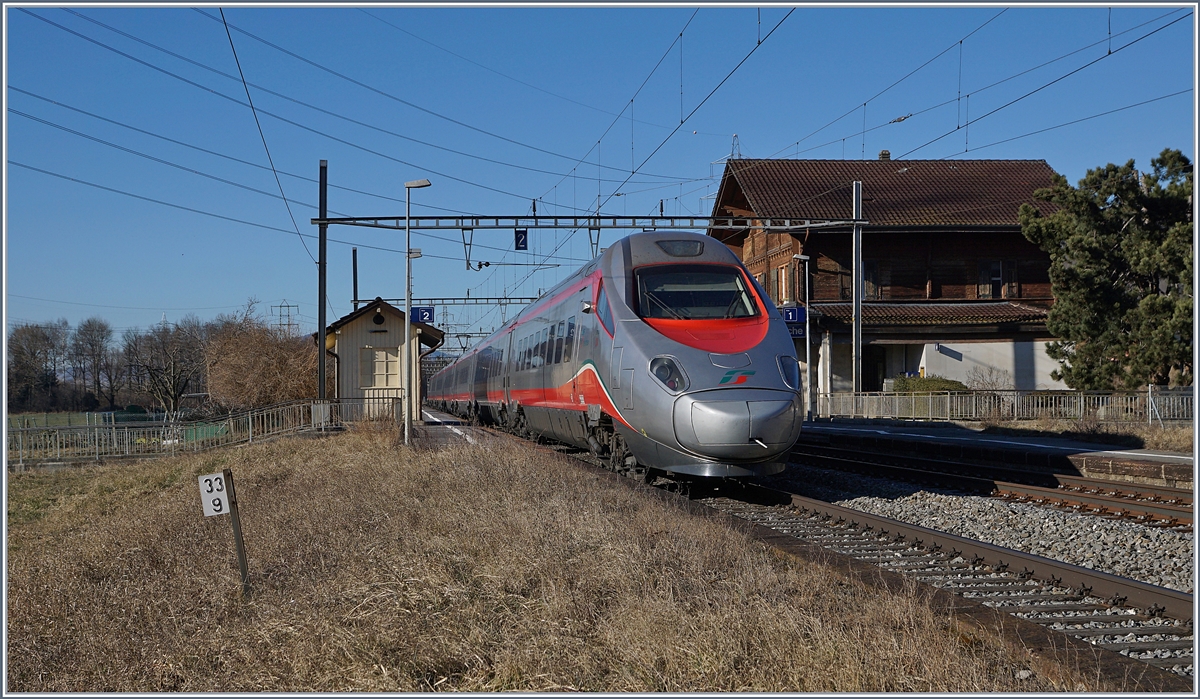 Ein ETR 610 als EC 34 von Milano Centrale nach Lausanne bei der Durchfahrt in Roche VD.
17. Feb. 2019  