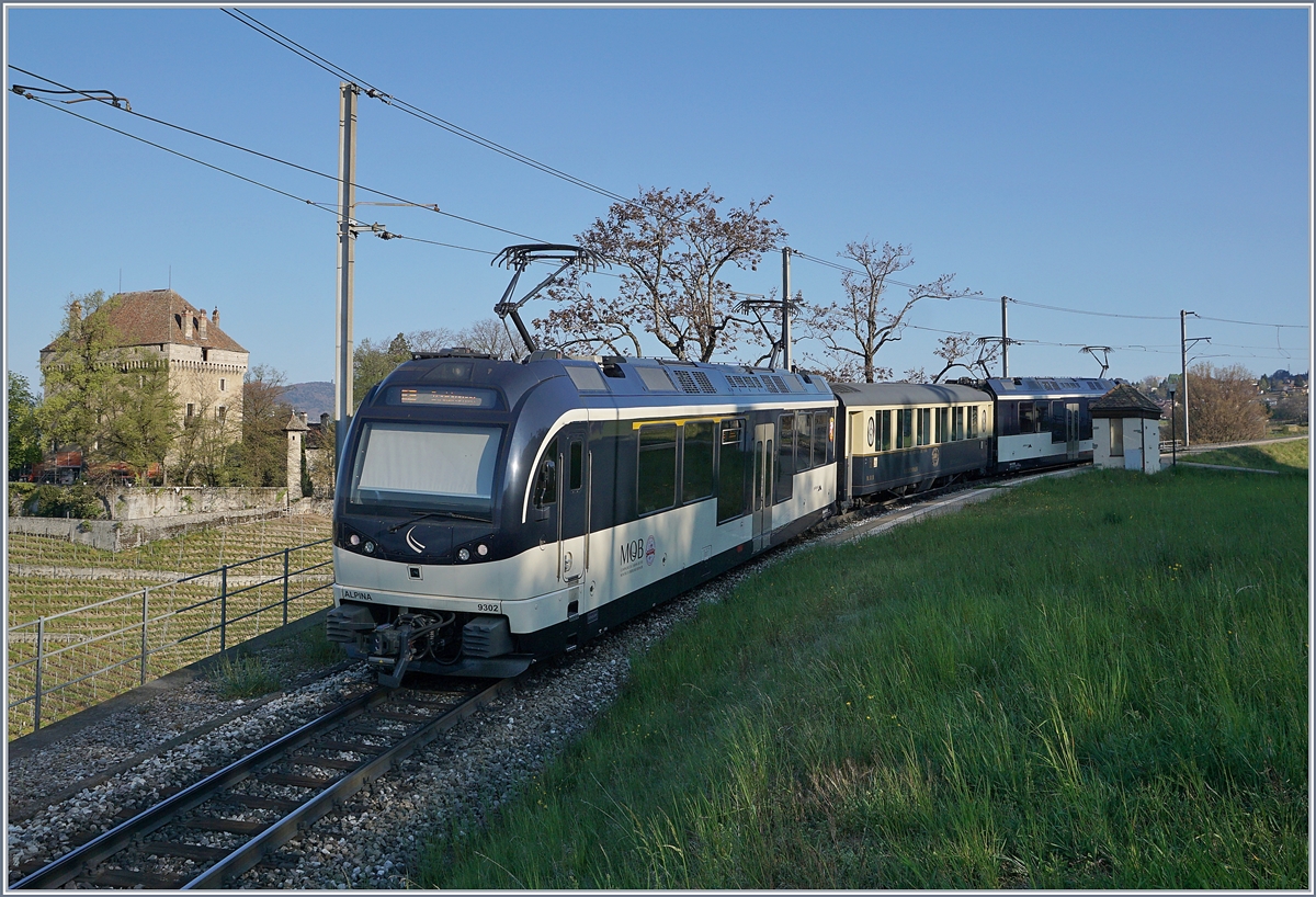 Ein etwas gar kurzer MOB Belle-Epoque Zug bei Châtelard VD auf der Fahrt von Montreux nach Zweisimmen. 

11. April 2020