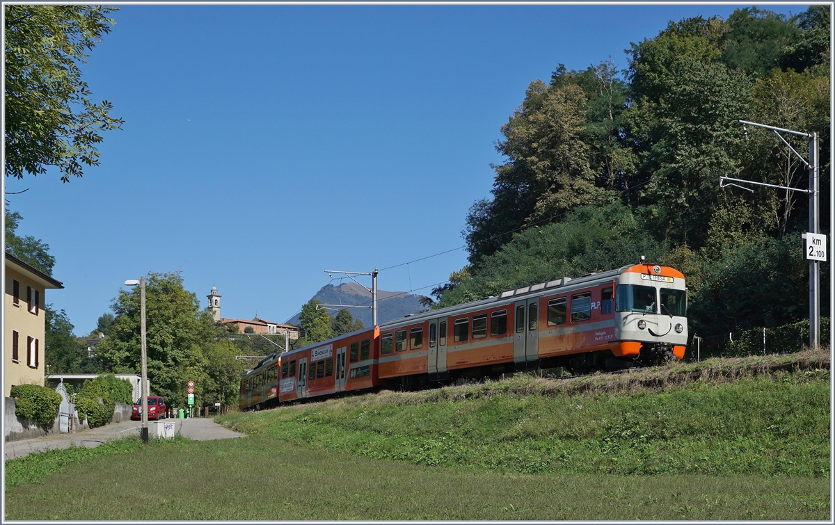 Ein FLP Regionalzug nach Ponte Tresa zwischen Sorengo Laghetto und Cappella-Agnuzzo.

27. Sept. 2018