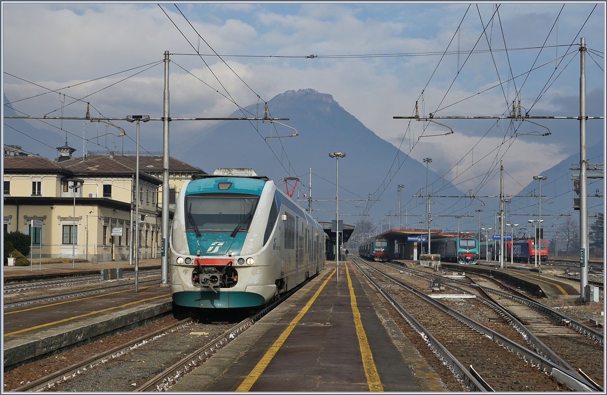Ein FS Trenitalia Ale 501 in seiner unsprünglichen Fahrgebung in Domodossola.
31. Jan. 2017