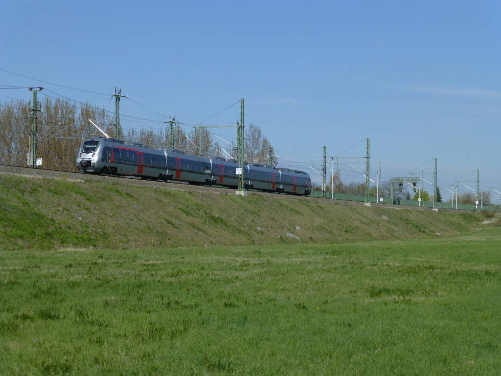 Ein f�nfteiliger Abellio-Talent Richtung Weimar bei Azmannsdorf/Linderbach, 22.4.16
