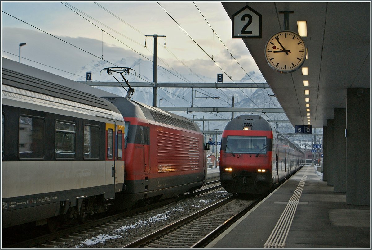 Ein guter Anschluss bietet der  Walliser IR  von Genève auf den eintreffenden IC von Brig nach Romanshorn in Visp. 
23.11.2013