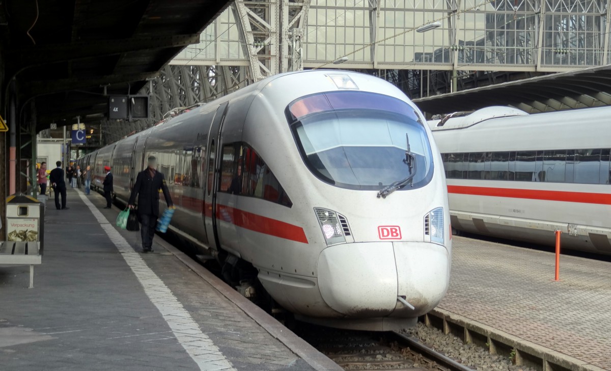 Ein ICE der Baureihe 411 steht in Frankfurt(Main) Hbf zur Abfahrt bereit.
Aufgenommen im M�rz 2014.