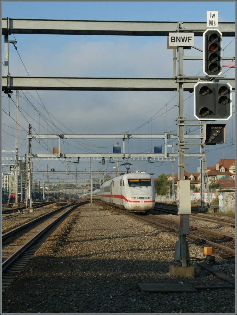 Ein ICE von Interlaken Ost nach Berlin Ostbahnhof erreicht von Wilerfeld kommend Bern Wankdorf. 
5. Okt. 2012