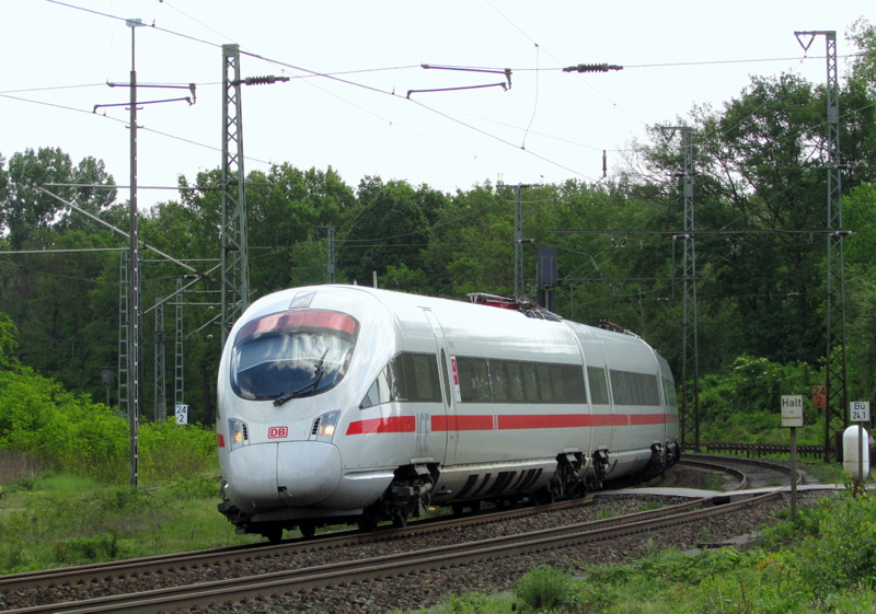 Ein ICE T bei der Einfahrt in Hanau am 04.Mai.2014