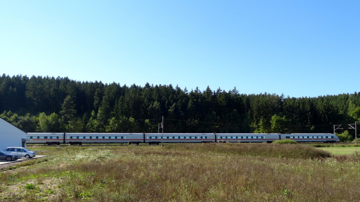Ein ICE-T durchquert im September 2013 auf seinem Weg Richtung M�nchen, den Frankenwald. Aufgenommen in der N�he von Stockheim.