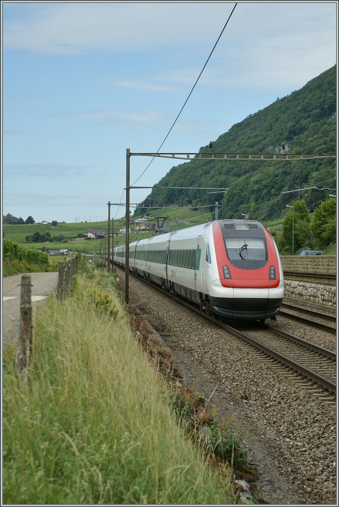 Ein ICN Richtung Westschweiz kurz nach Ligerz.
 25. Juni 2011