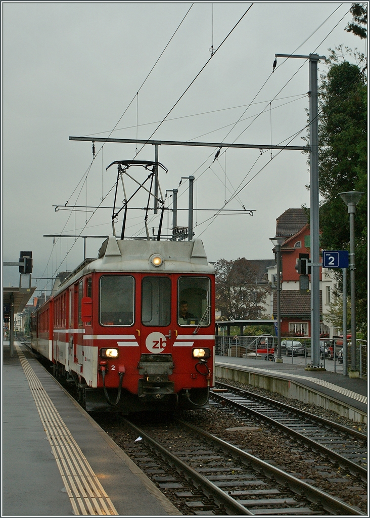 Ein IR von Engelberg nach Luzern beim Halt in Stans. 
18. Okt. 2010 